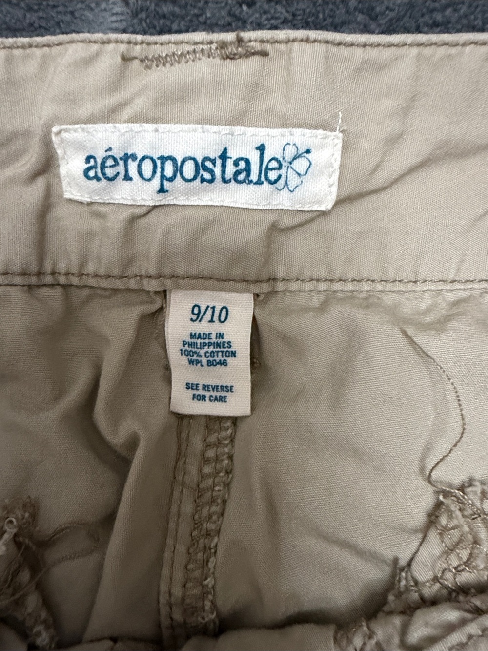 Aeropostale Men's Beige/Tan Cargo Shorts with Multiple Pockets - Picture 2 of 5